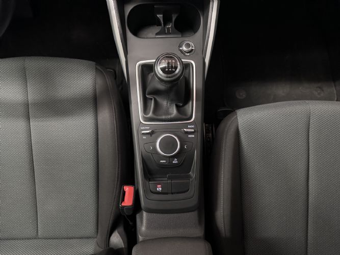 AUDIQ2 1.6 TDI DESING EDITION 116CV