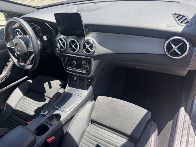MERCEDESGLA 200D AMG