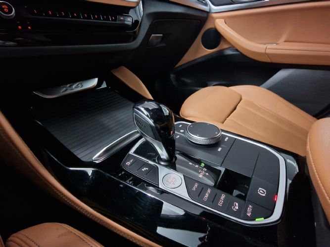 BMWX4 xDRIVE 20D Pack M