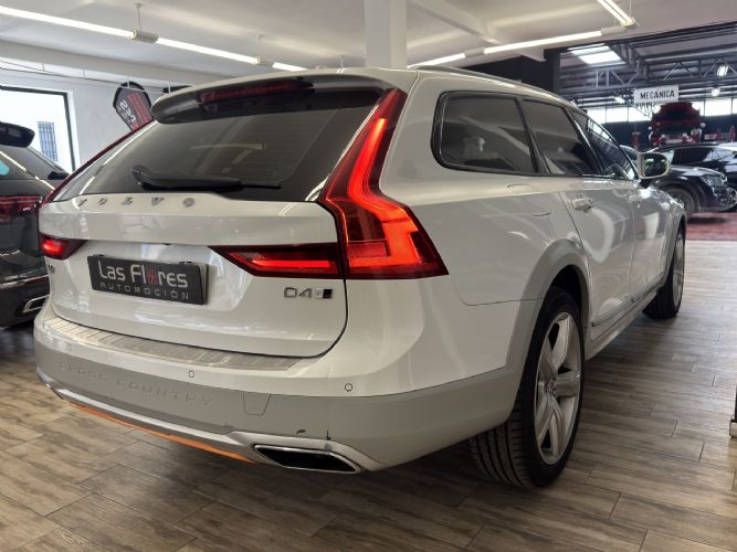 VOLVOV90 CROSS COUNTRY D4 190CV OCEAN RACE