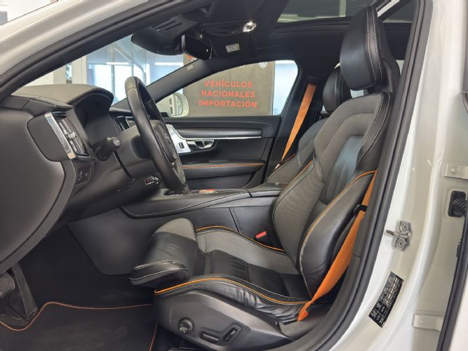 VOLVOV90 CROSS COUNTRY D4 190CV OCEAN RACE