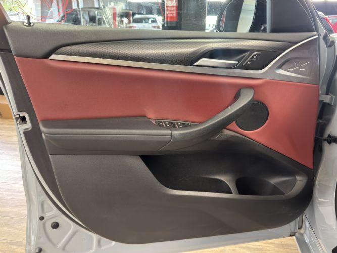 BMWX4 XDRIVE 20D PACK M